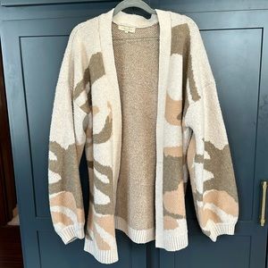 Very soft and cozy sweater! NEVER WORN